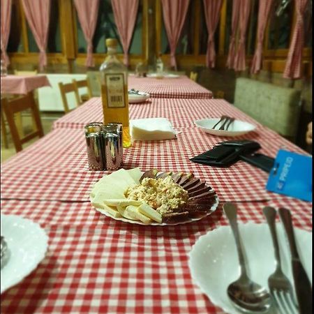 Bed and Breakfast Domacinstvo Kod Gere Crni Vrh Exterior foto