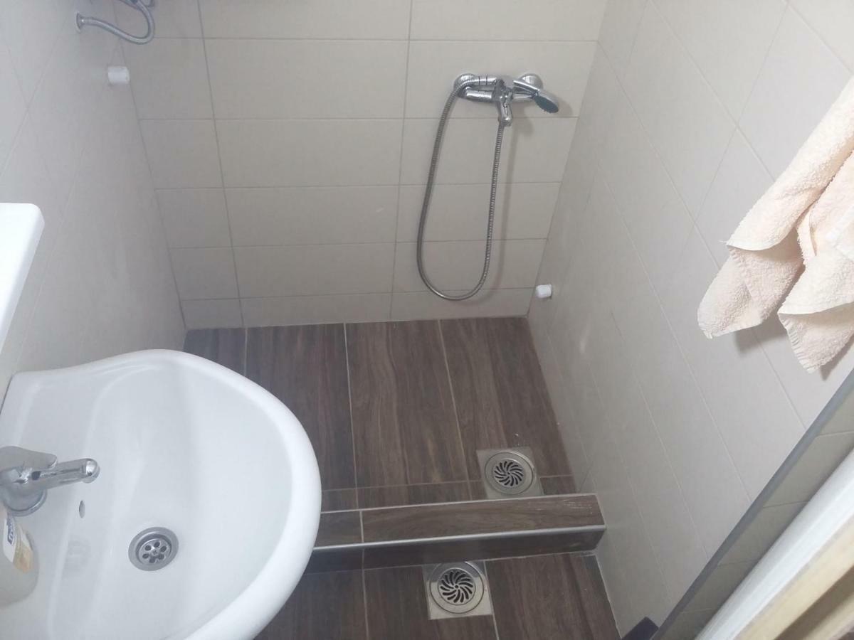 Bed and Breakfast Domacinstvo Kod Gere Crni Vrh Exterior foto